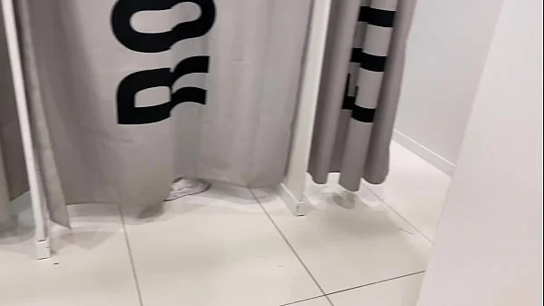 Risky fuck in changing room wiht beauty teen